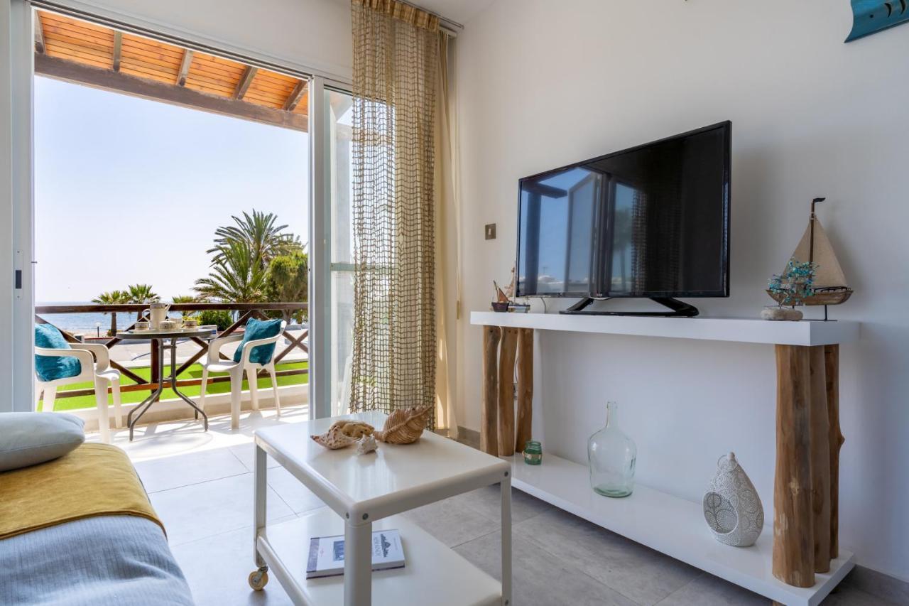 Seawaves 1- Bedroom Apartment Near Meneou Beach Lárnaka Kültér fotó