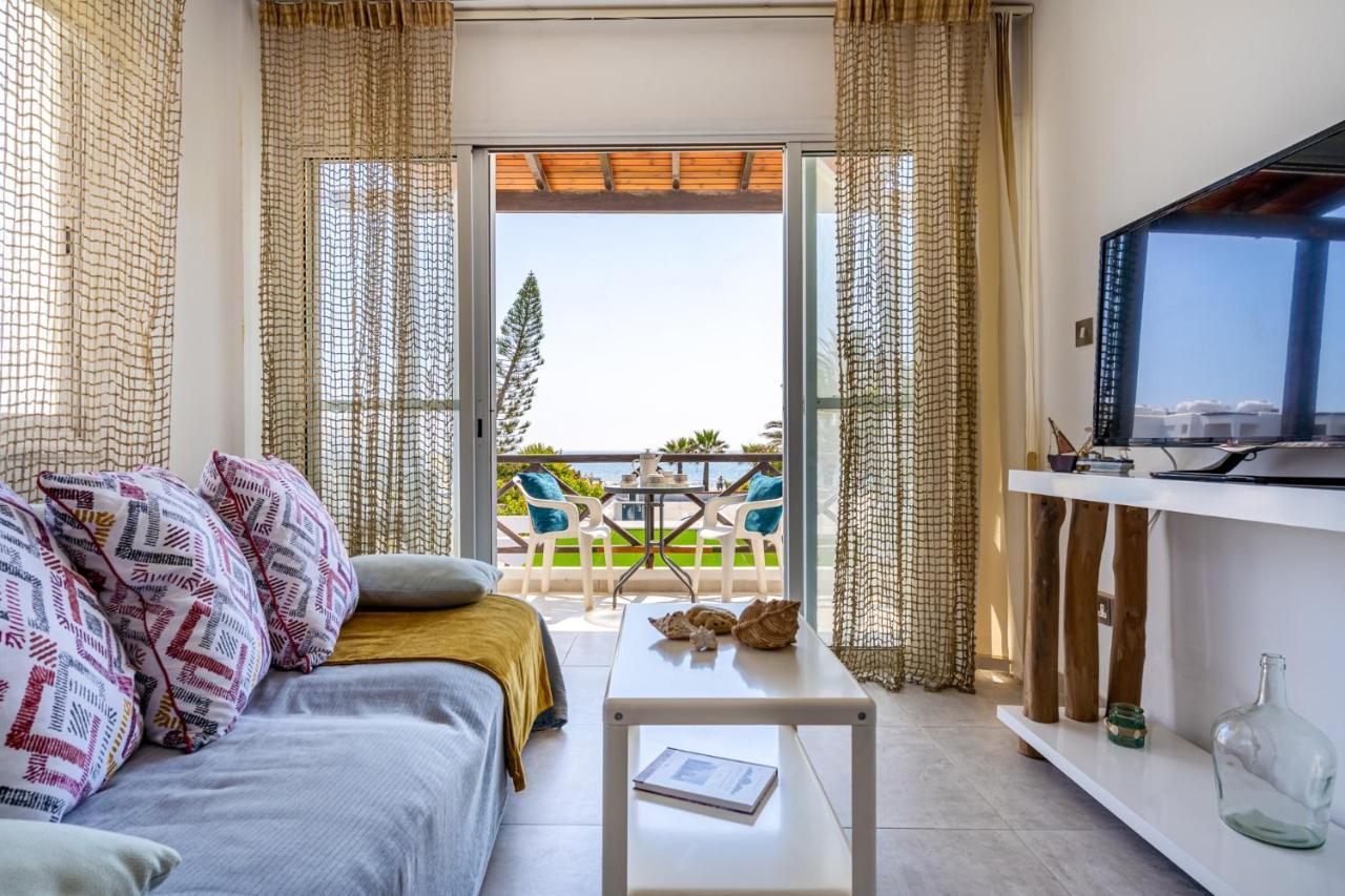 Seawaves 1- Bedroom Apartment Near Meneou Beach Lárnaka Kültér fotó