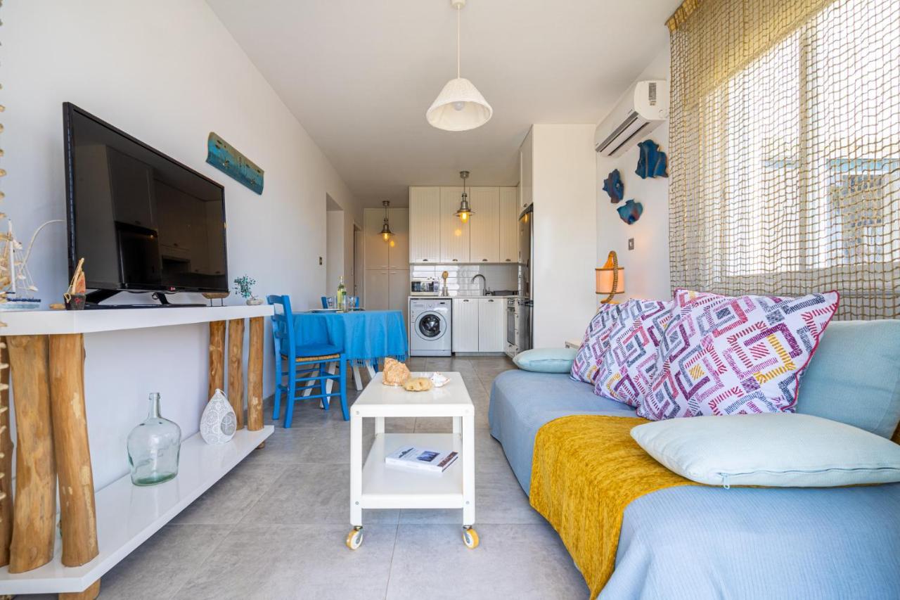 Seawaves 1- Bedroom Apartment Near Meneou Beach Lárnaka Kültér fotó