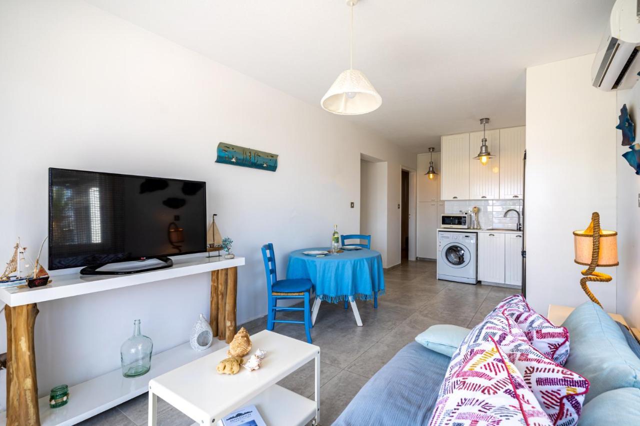 Seawaves 1- Bedroom Apartment Near Meneou Beach Lárnaka Kültér fotó