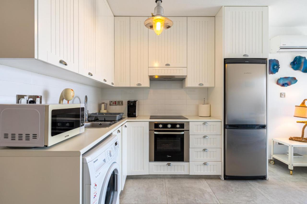 Seawaves 1- Bedroom Apartment Near Meneou Beach Lárnaka Kültér fotó